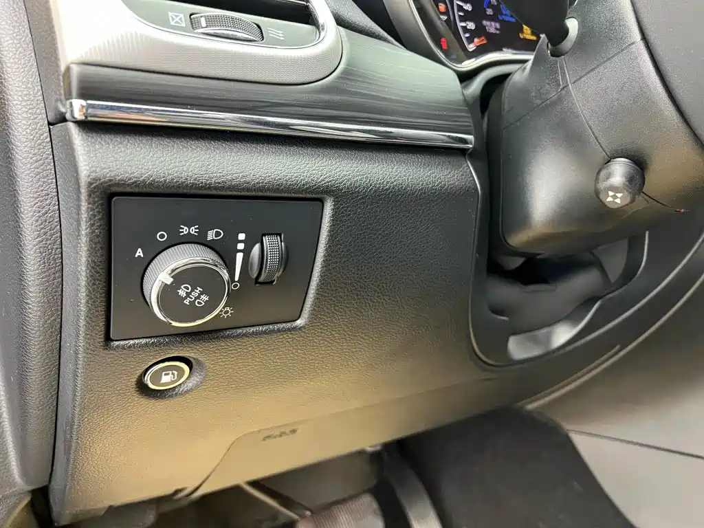 Jeep Grand Cherokee (Import) — миниатюра 34