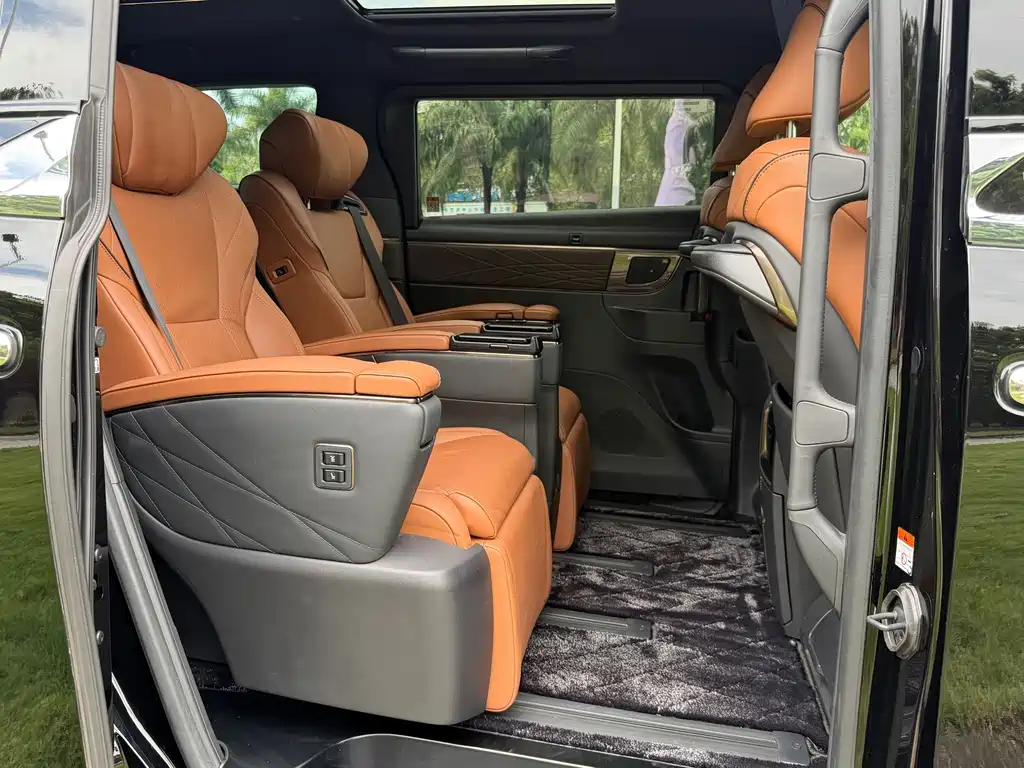 Toyota Vellfire — миниатюра 12