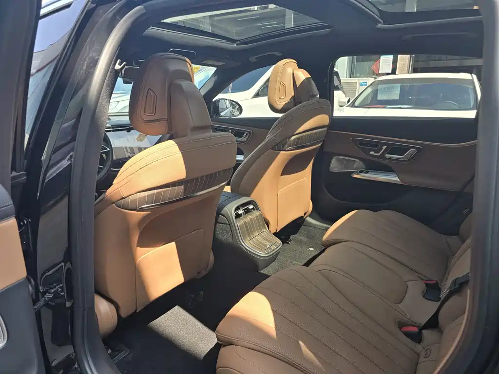 Mercedes-Benz E-Class — миниатюра 10