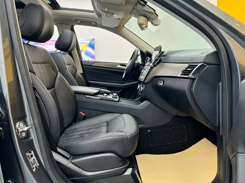 Mercedes-Benz GLE (Import) — миниатюра 20