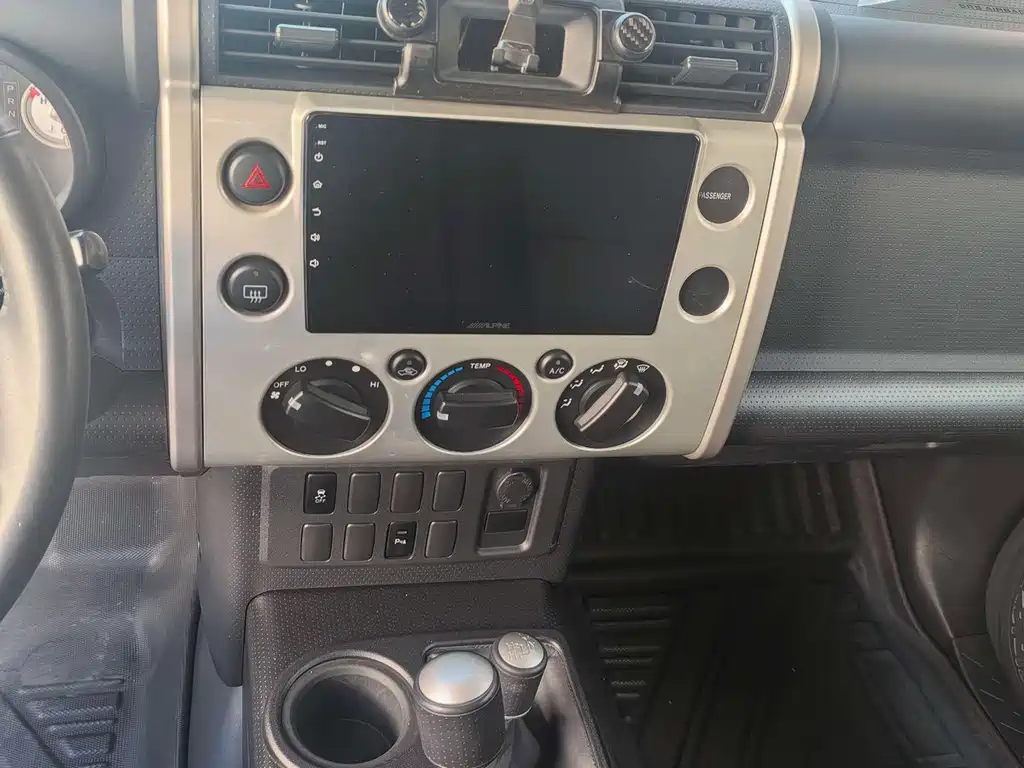 Toyota FJ Cruiser — миниатюра 7