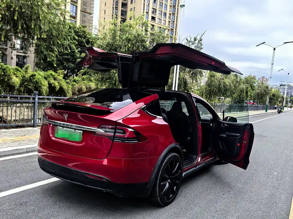 TESLA MODEL X
