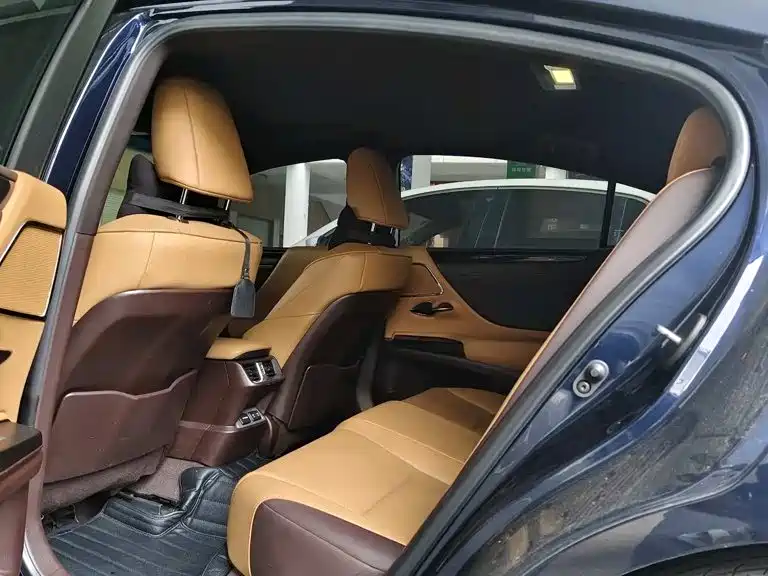 Lexus ES — миниатюра 6