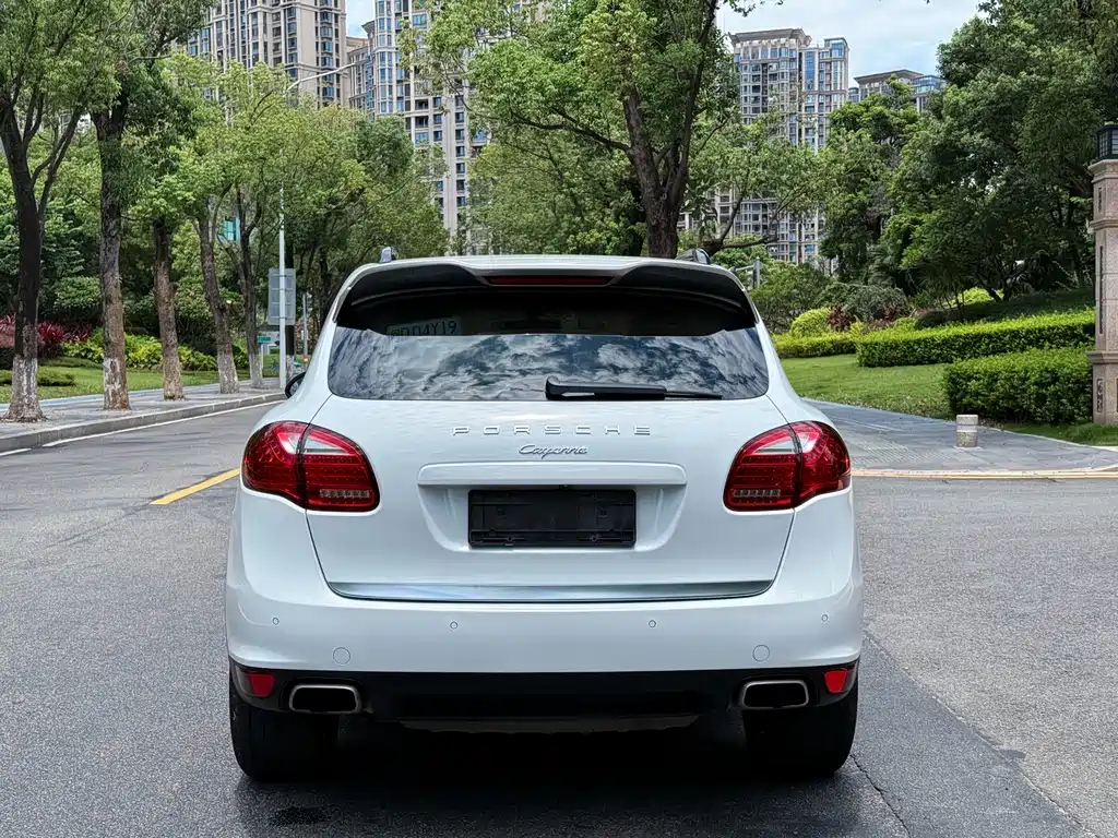 Porsche Cayenne — миниатюра 8