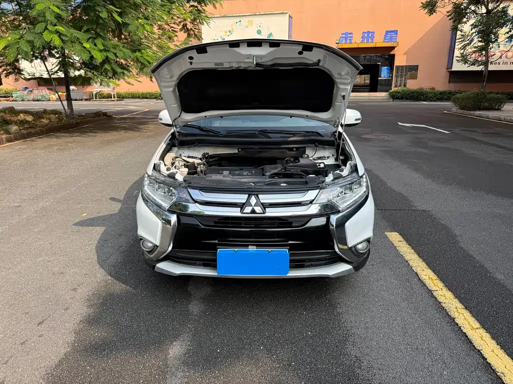 Mitsubishi Outlander — миниатюра 15