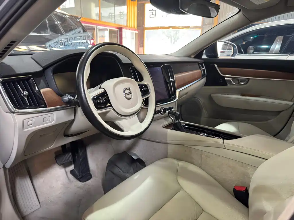 Volvo S90 — миниатюра 4