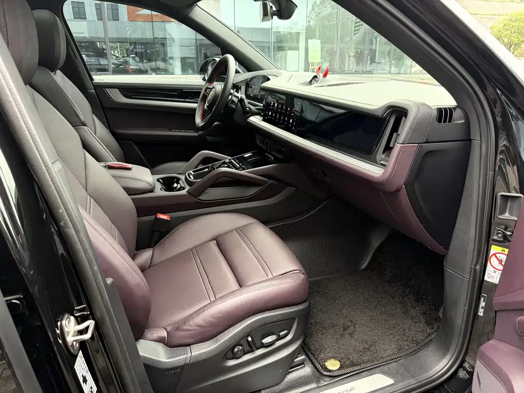 Porsche Cayenne — миниатюра 13