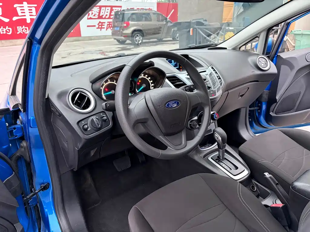 Ford Fiesta 2013 1.5L AT Fashion