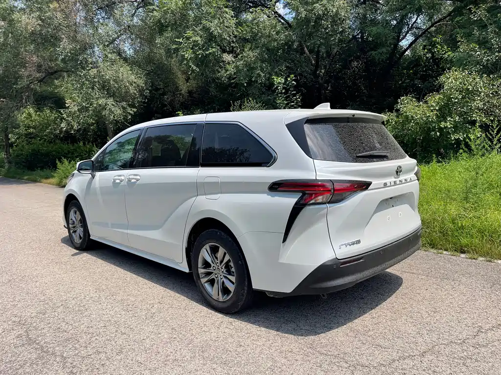 Toyota Sienna — миниатюра 15