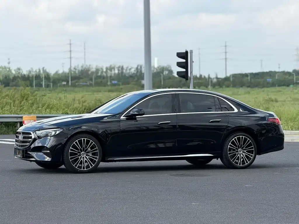 Mercedes-Benz E-Class — миниатюра 2