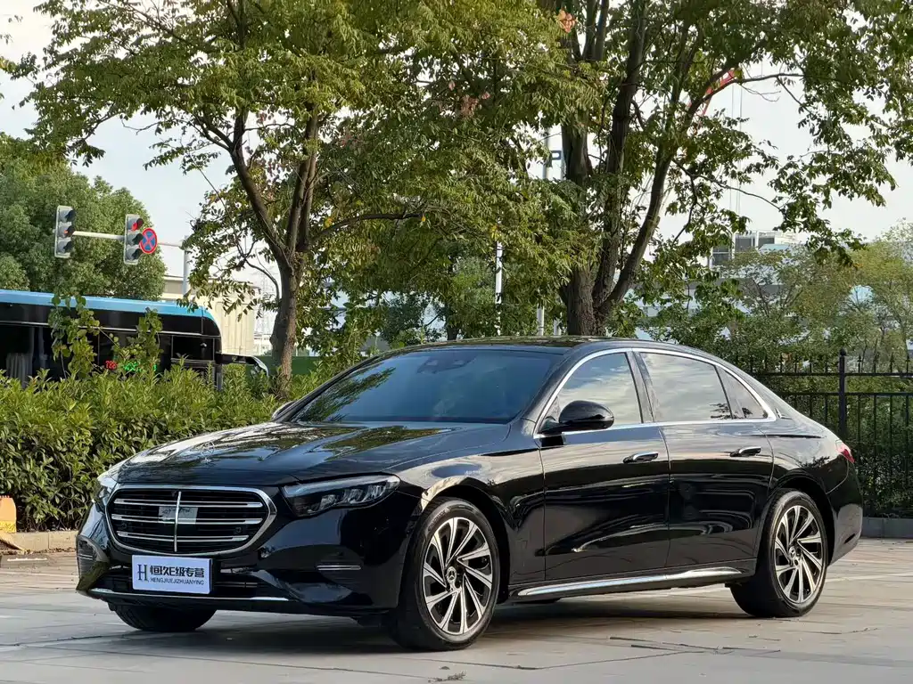 Mercedes-Benz E-Class — миниатюра 2