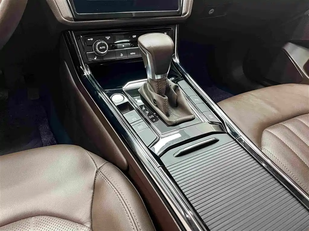 Volkswagen Phideon 380TSI Luxury Edition, фото 9