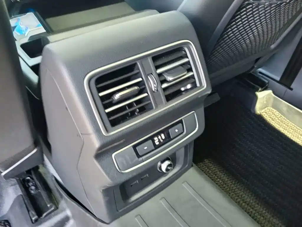 Audi Q5L — миниатюра 9