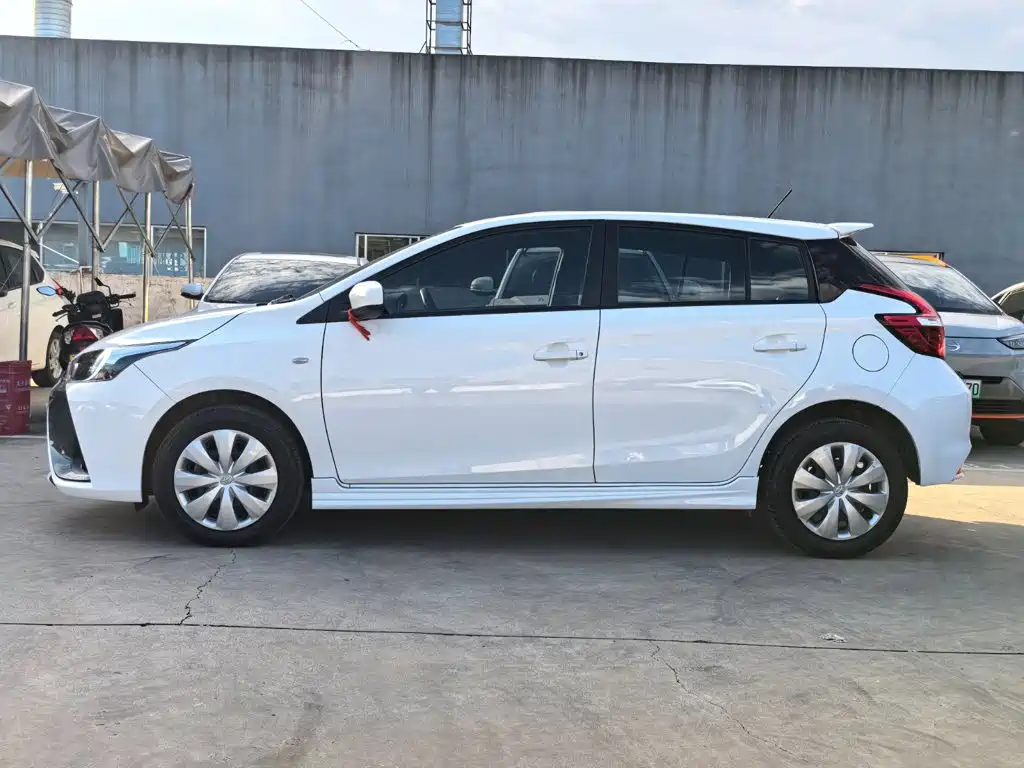 Toyota Yaris L — миниатюра 4