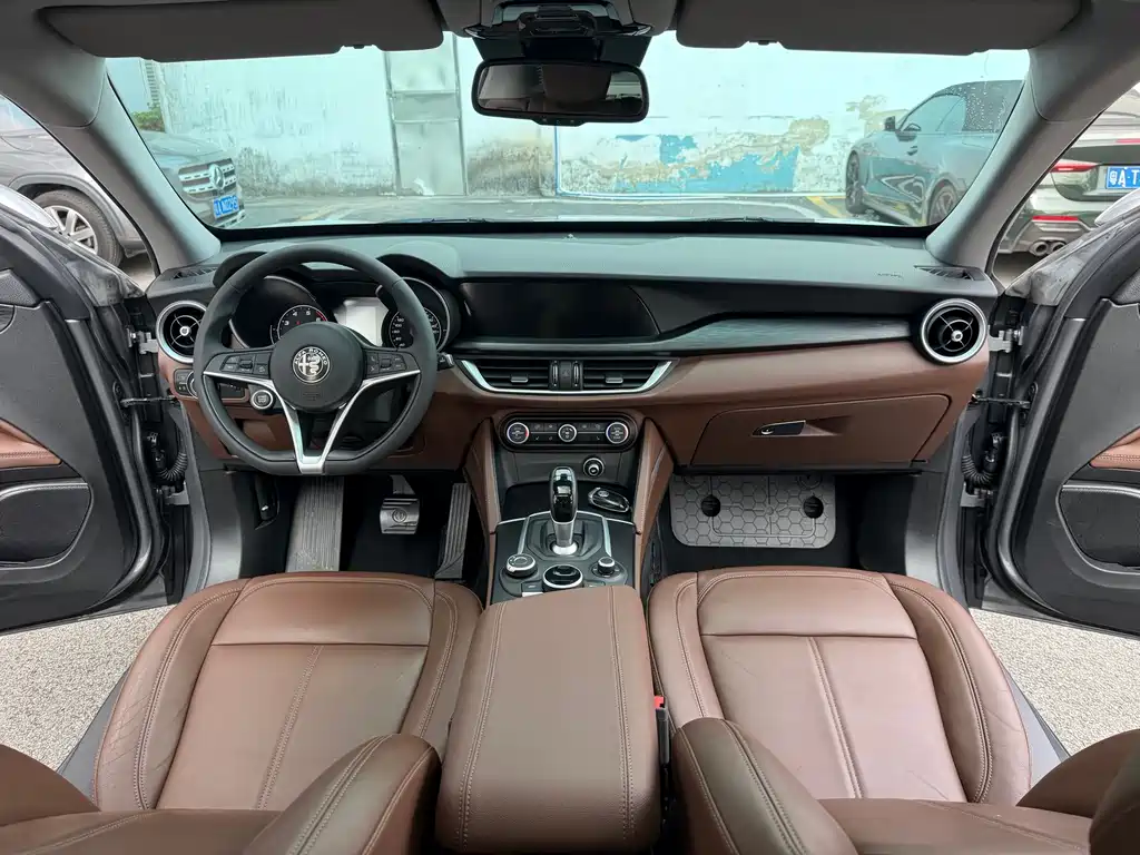 Alfa Romeo Stelvio — миниатюра 11