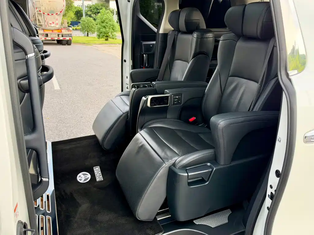 Toyota Vellfire — миниатюра 5