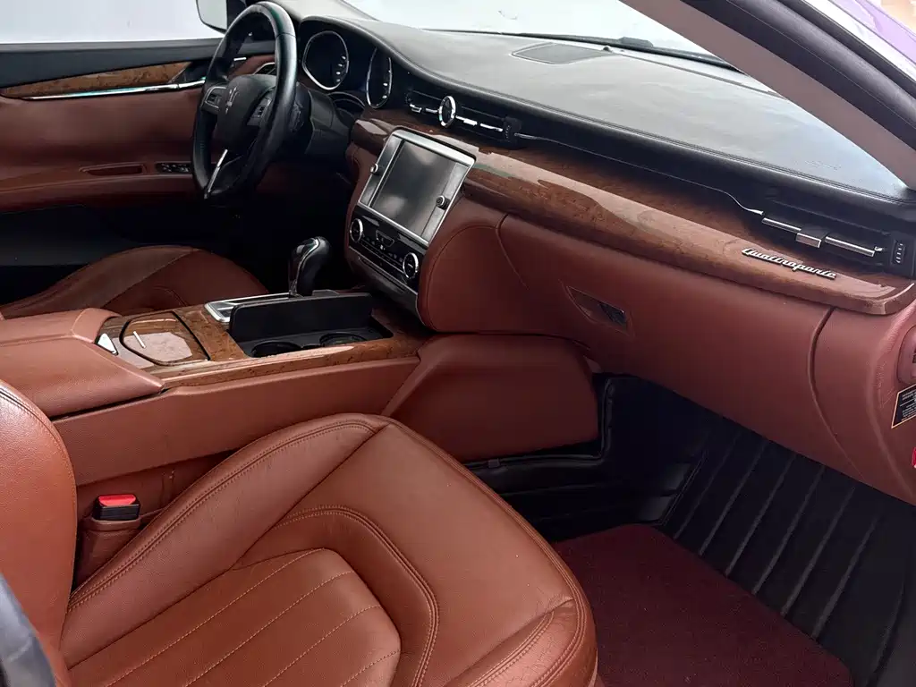Maserati Quattroporte — миниатюра 4