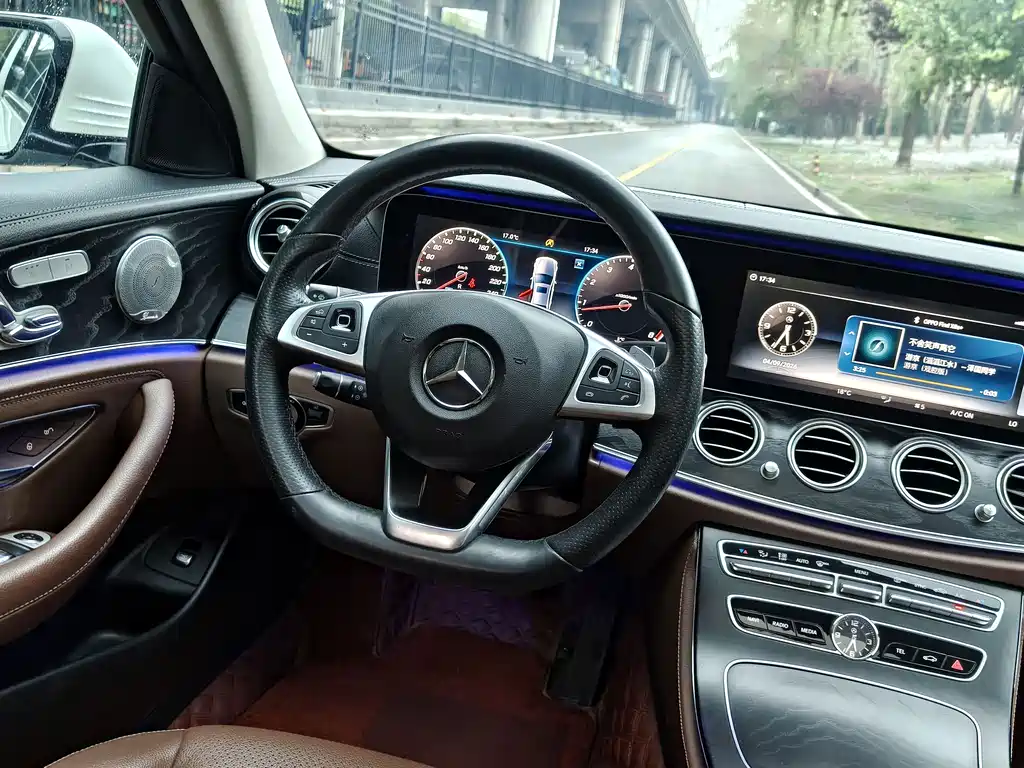 Mercedes-Benz E-Class — миниатюра 6