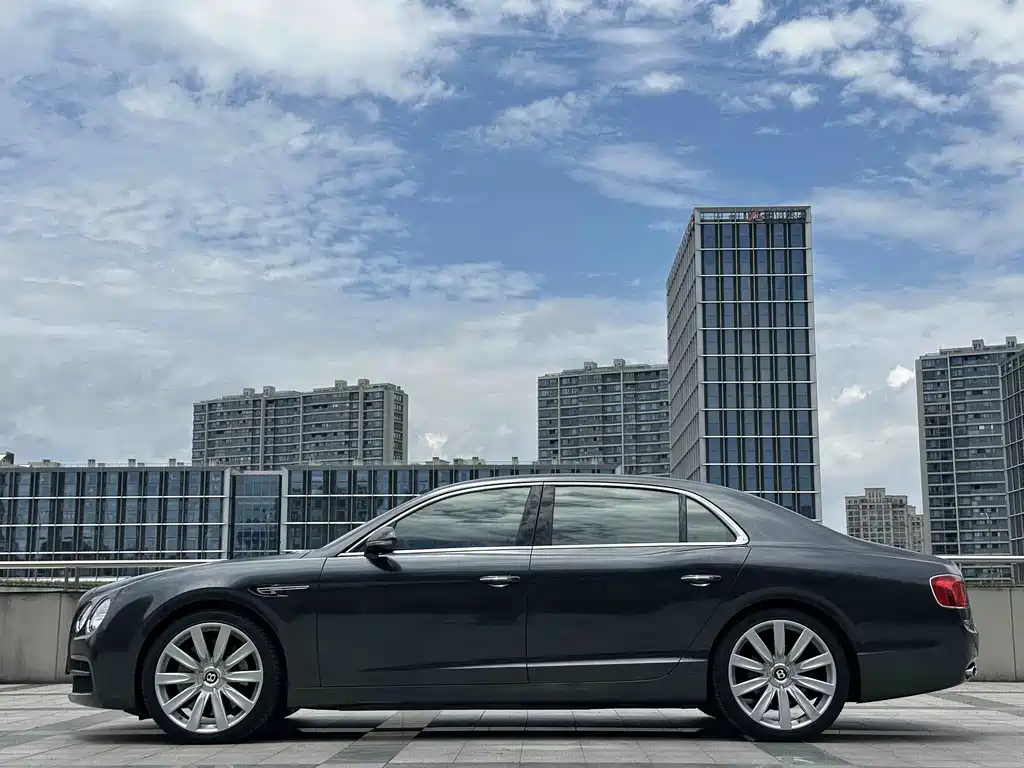 Bentley Flying Spur 4.0T V8 Standard Edition, фото 3