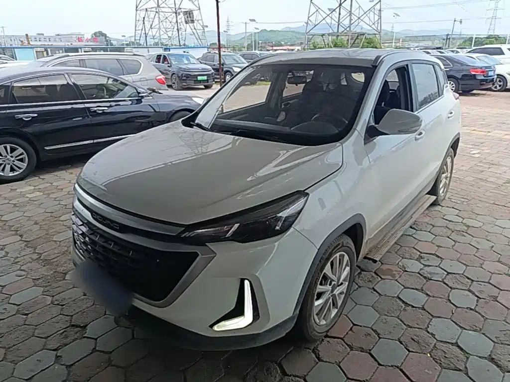 BAIC X3