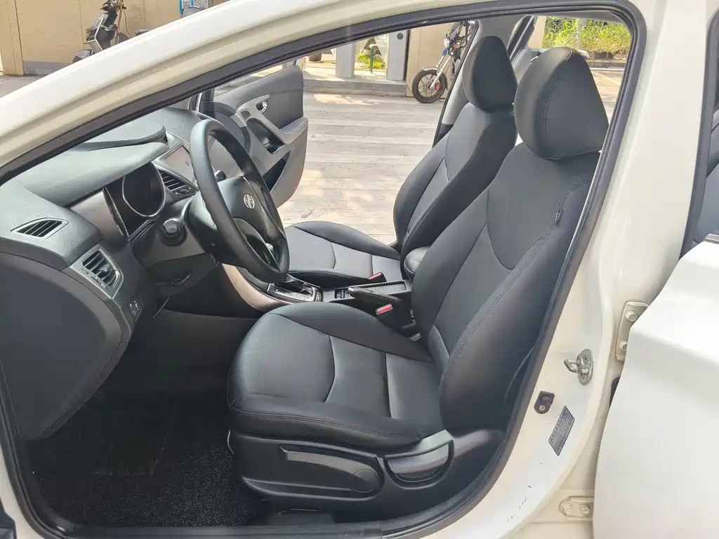 Hyundai Elantra Langdong — миниатюра 10