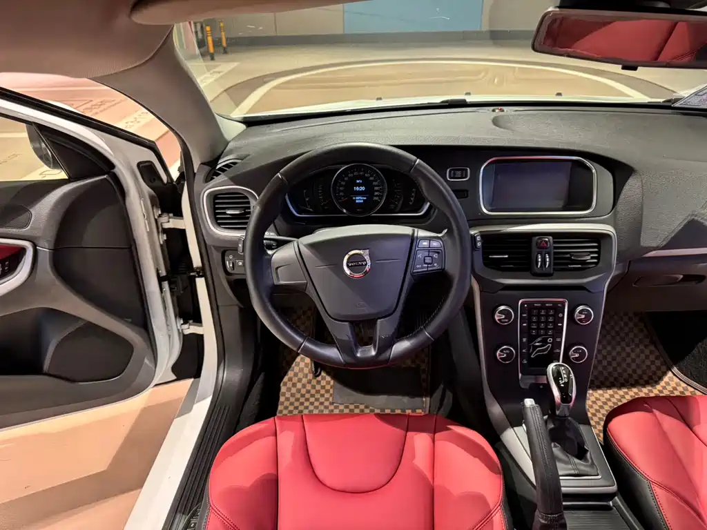 Volvo V40 — миниатюра 8