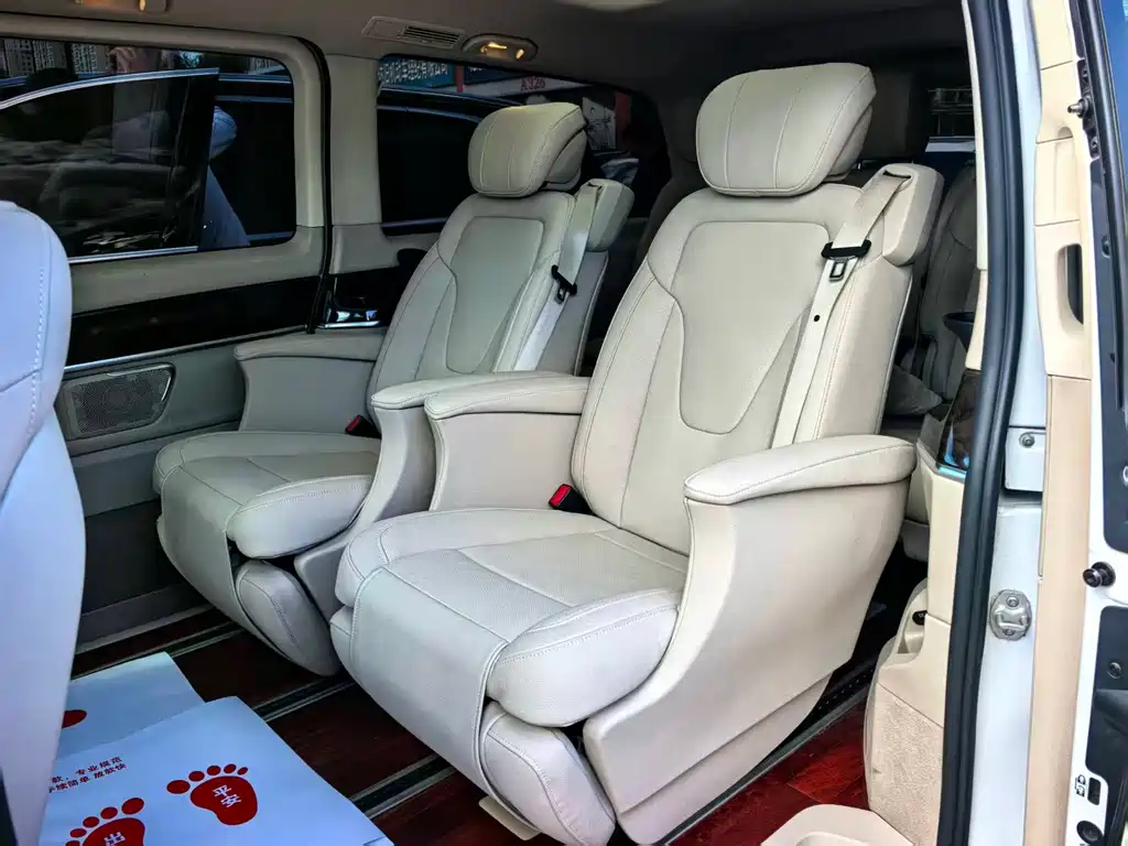 Mercedes-Benz V-Class — миниатюра 12