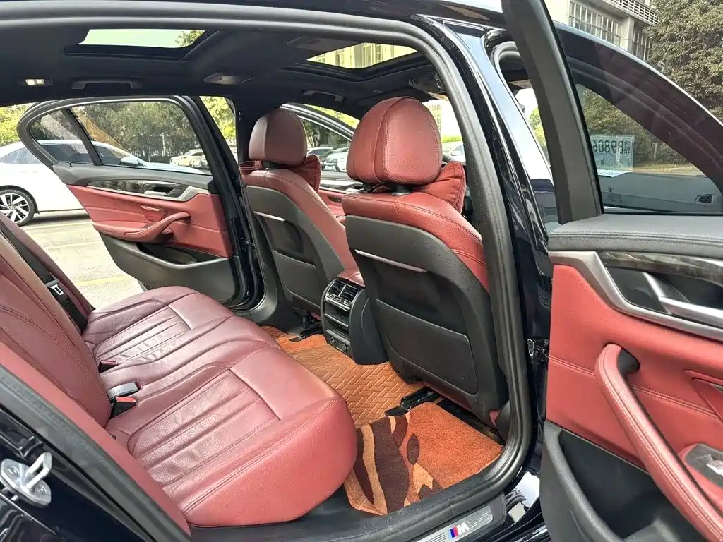 BMW 5 Series — миниатюра 11