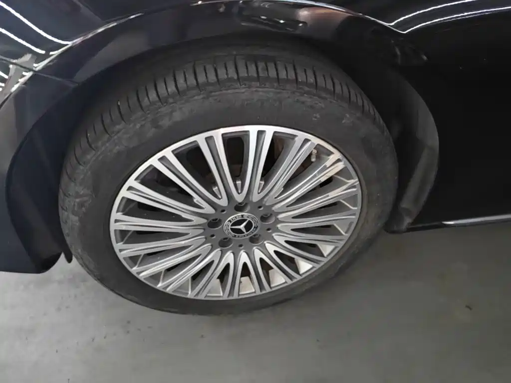 Mercedes-Benz E-Class — миниатюра 23