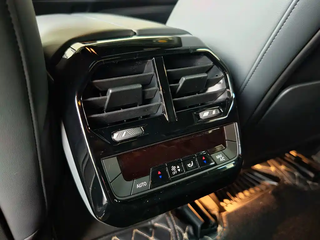 BMW iX — миниатюра 24