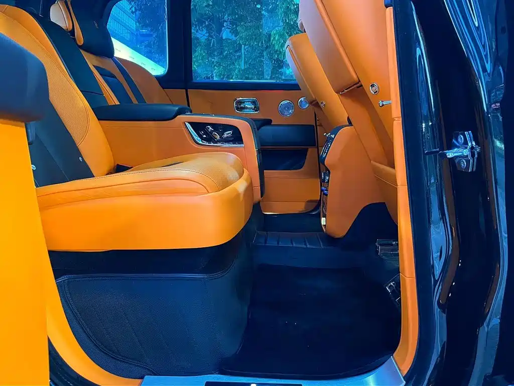 Rolls-Royce Cullinan — миниатюра 16