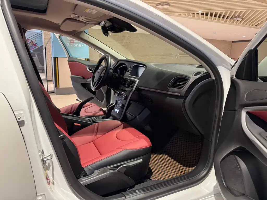 Volvo V40 — миниатюра 7