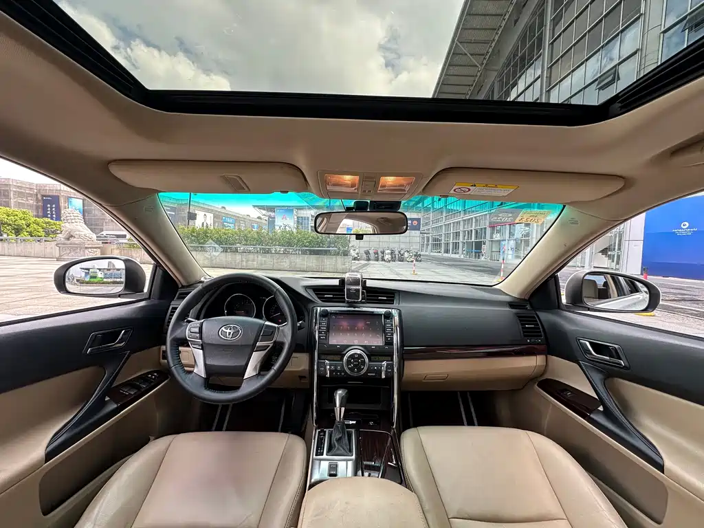 Toyota Reiz — миниатюра 10