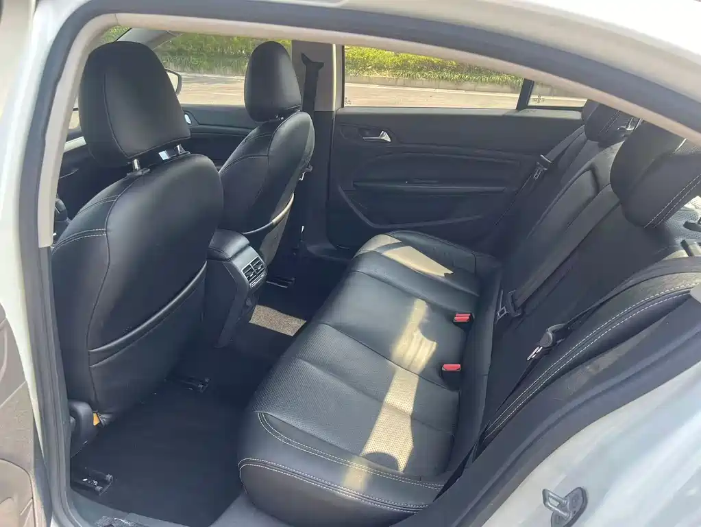 Peugeot 408 — миниатюра 10
