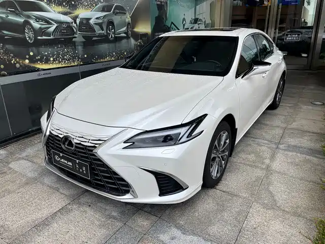 2025 Lexus ES