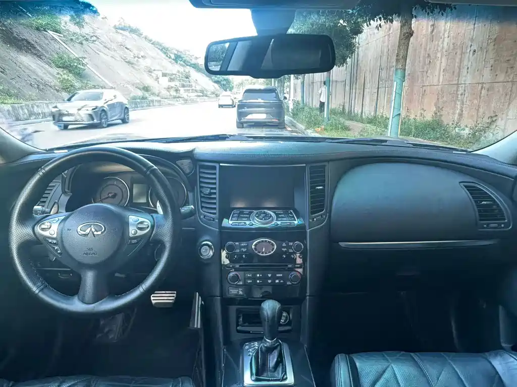 Infiniti FX — миниатюра 7