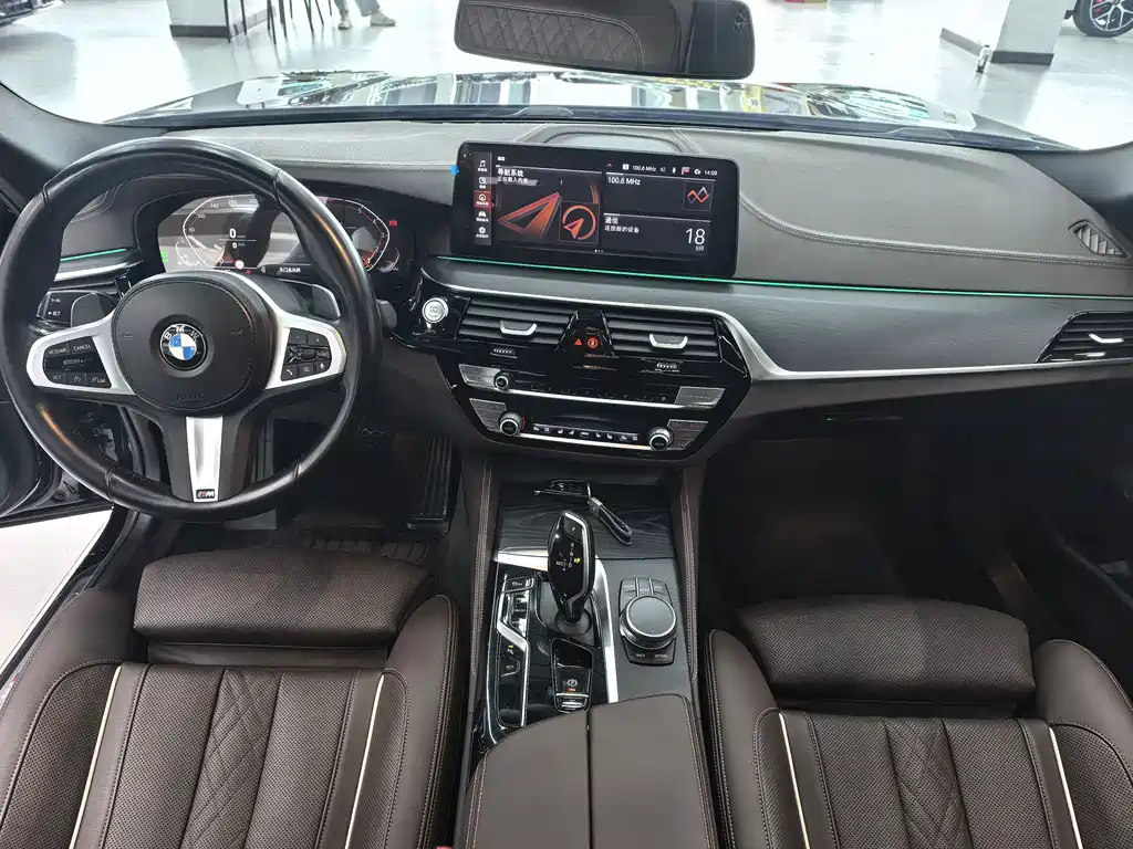 BMW 5 Series — миниатюра 7