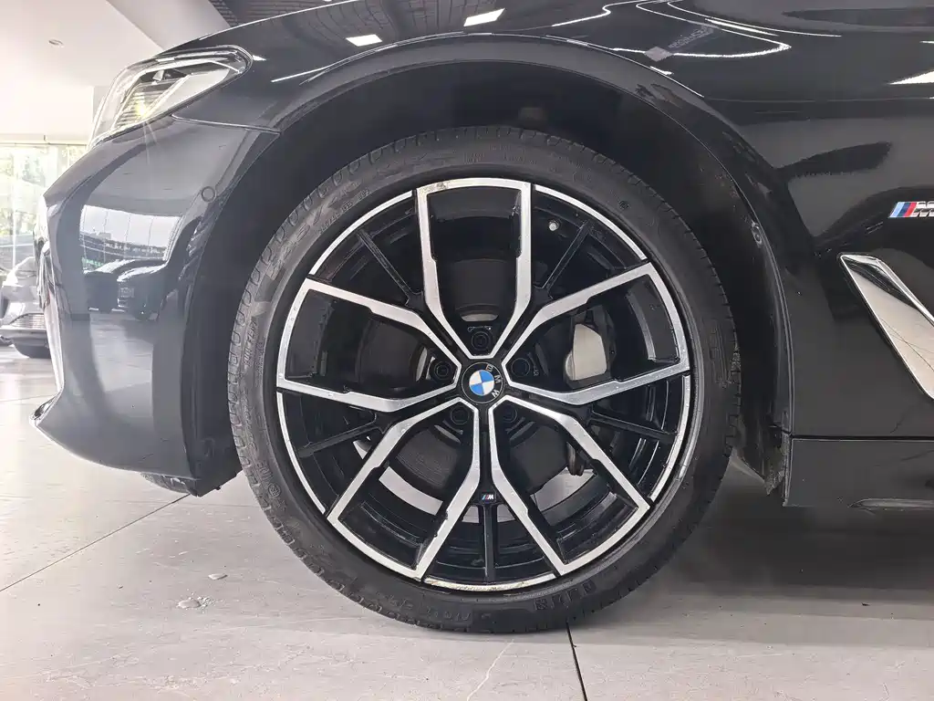 BMW 5 Series — миниатюра 19