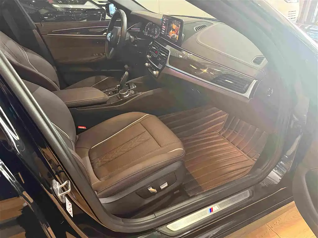 BMW 5 Series — миниатюра 7