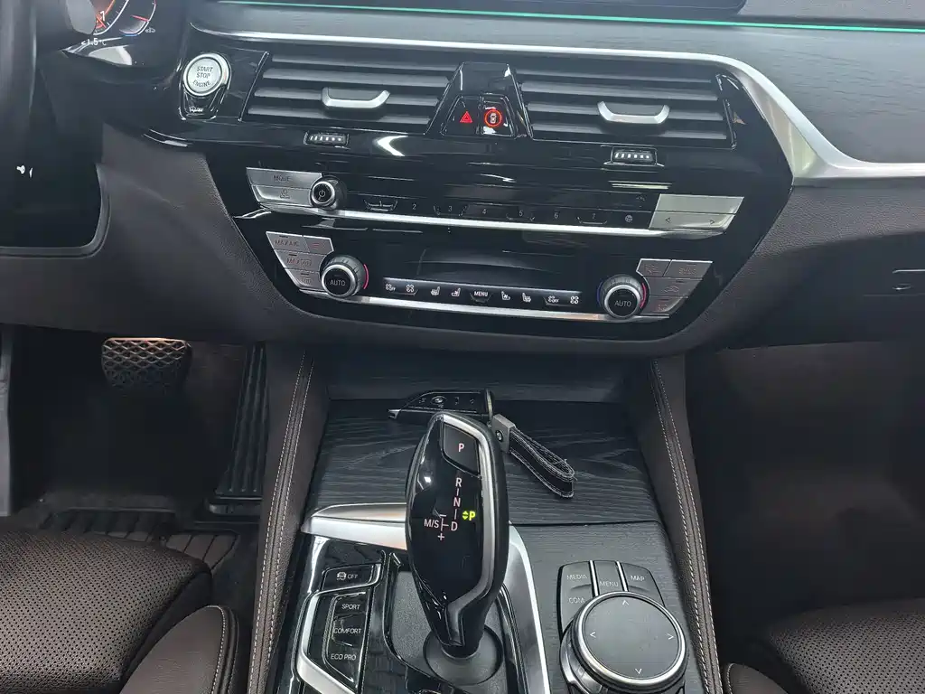 BMW 5 Series — миниатюра 10