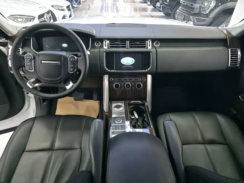 Land Rover Range Rover — миниатюра 4