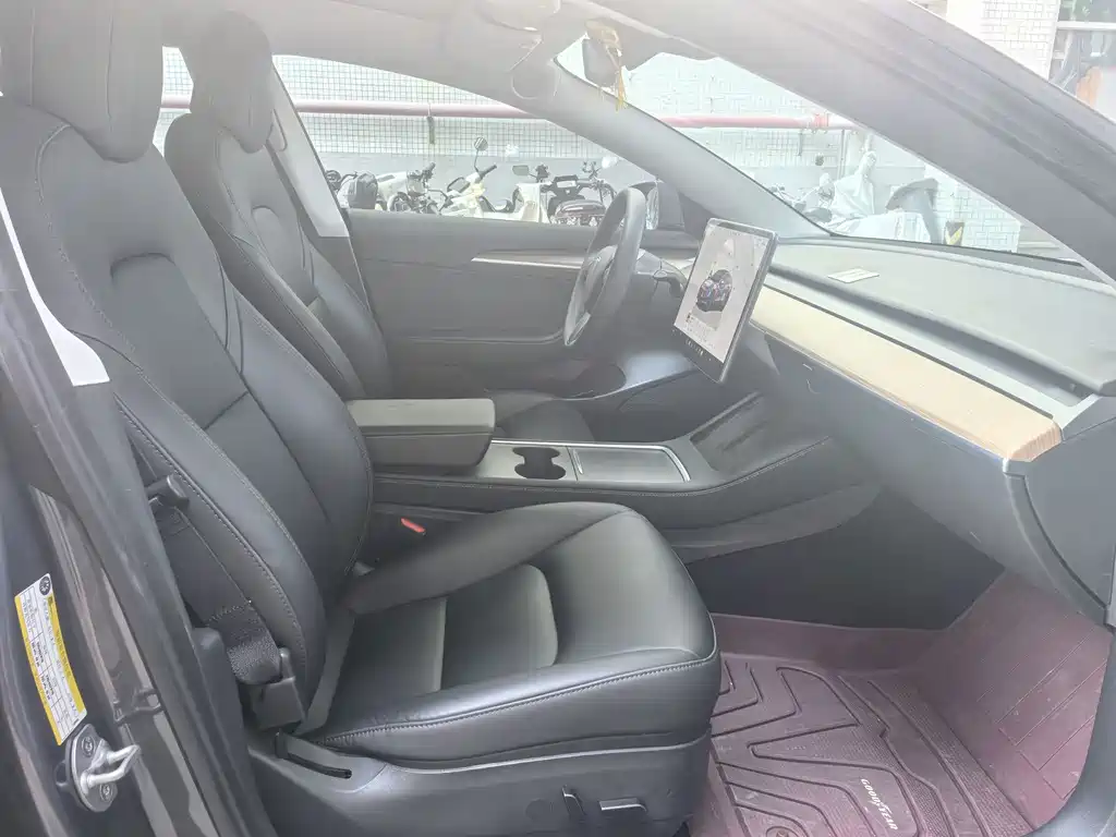 Tesla Model 3 — миниатюра 17