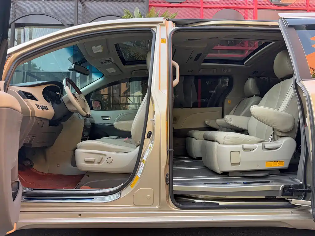 Toyota Sienna — миниатюра 7