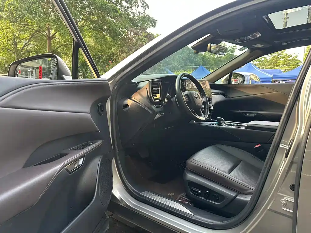 Lexus RX — миниатюра 4
