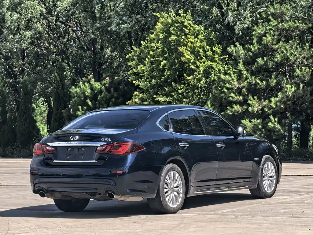 Infiniti Q70 — миниатюра 6