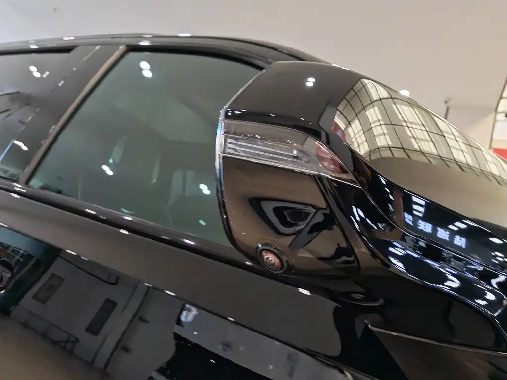 Cadillac Escalade — миниатюра 9