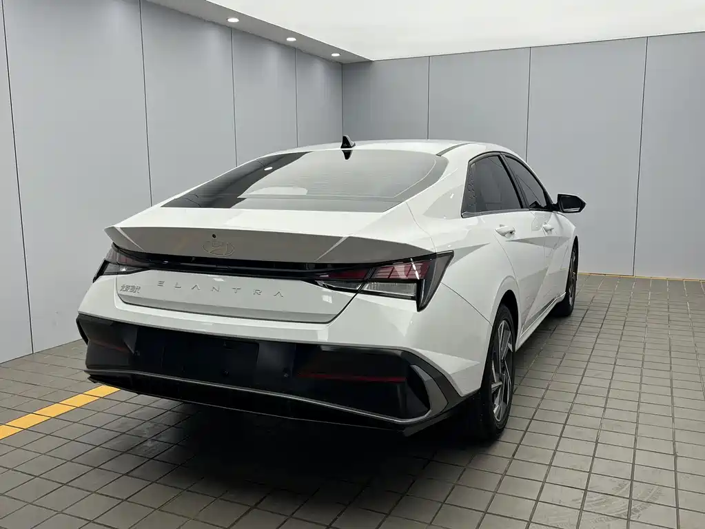 Hyundai Elantra — миниатюра 6