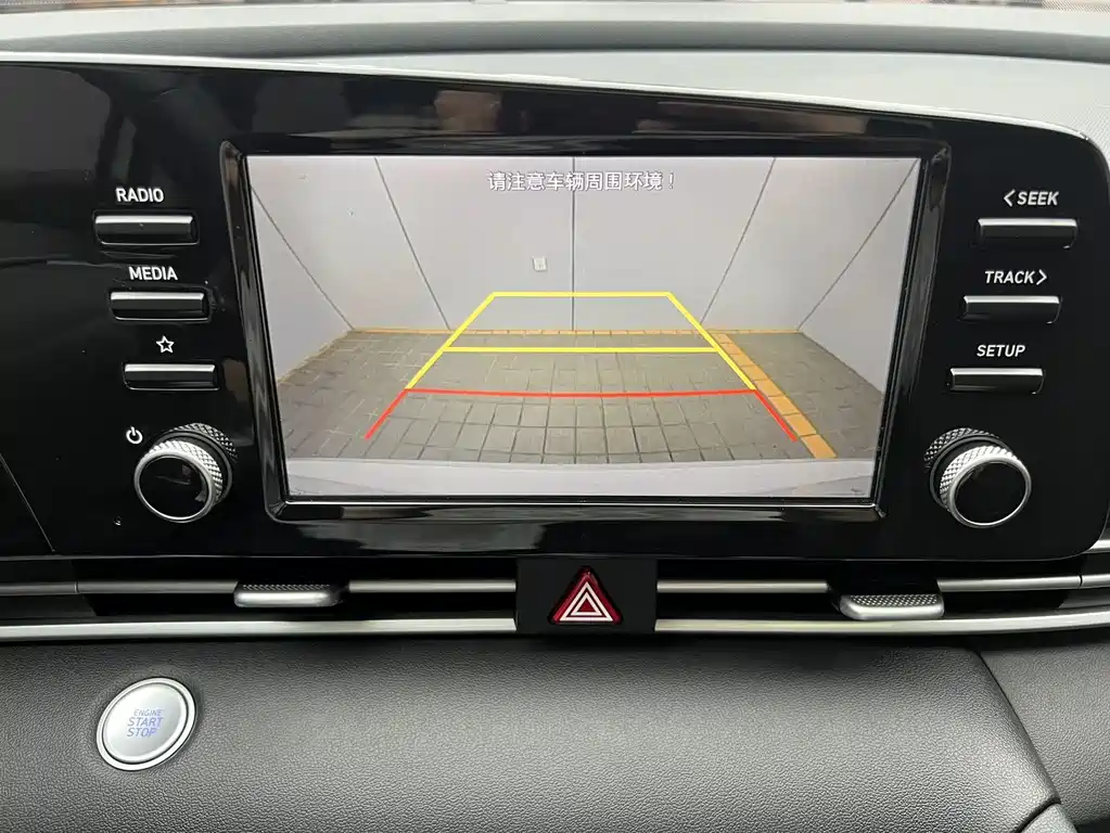 Hyundai Elantra — миниатюра 12