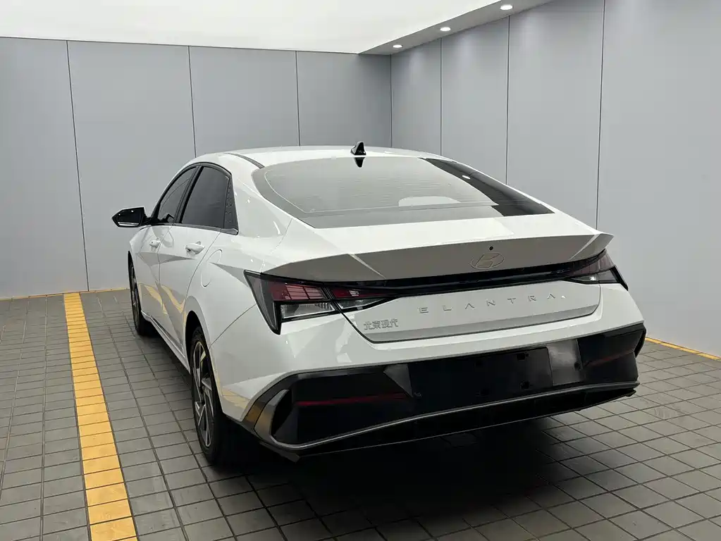 Hyundai Elantra — миниатюра 4