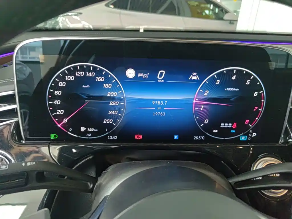 Mercedes-Benz E-Class — миниатюра 12